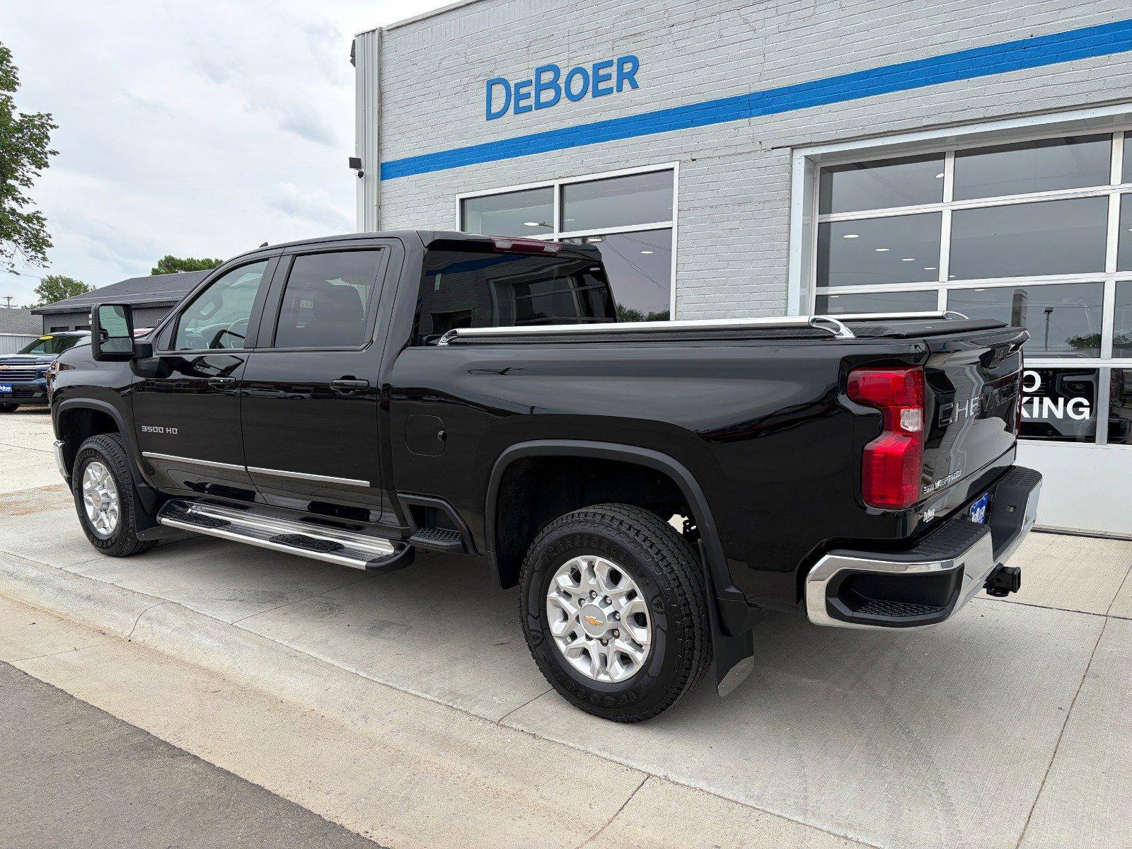 Used 2021 Chevrolet Silverado 3500 LT w/ Convenience Package AWD/4WD image 3
