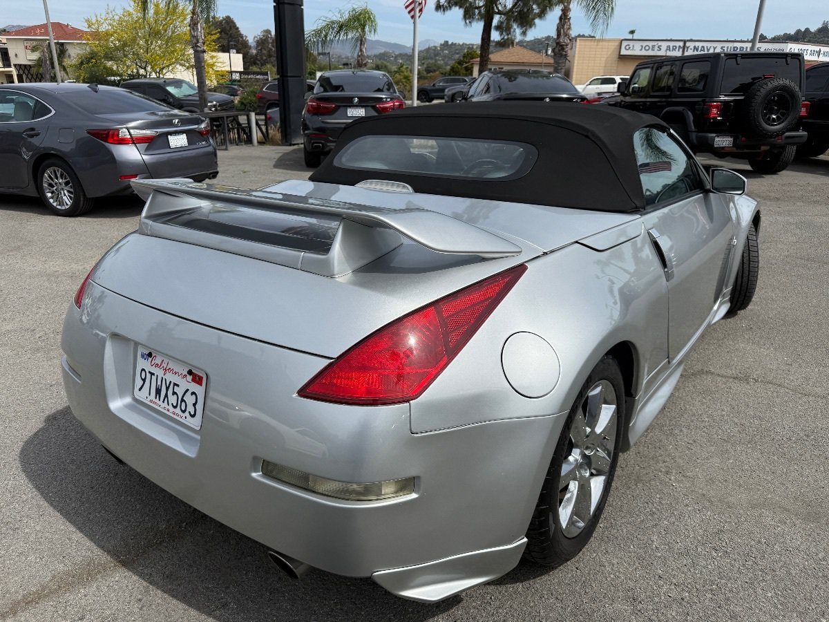 Used 2004 Nissan 350Z Touring RWD image 9