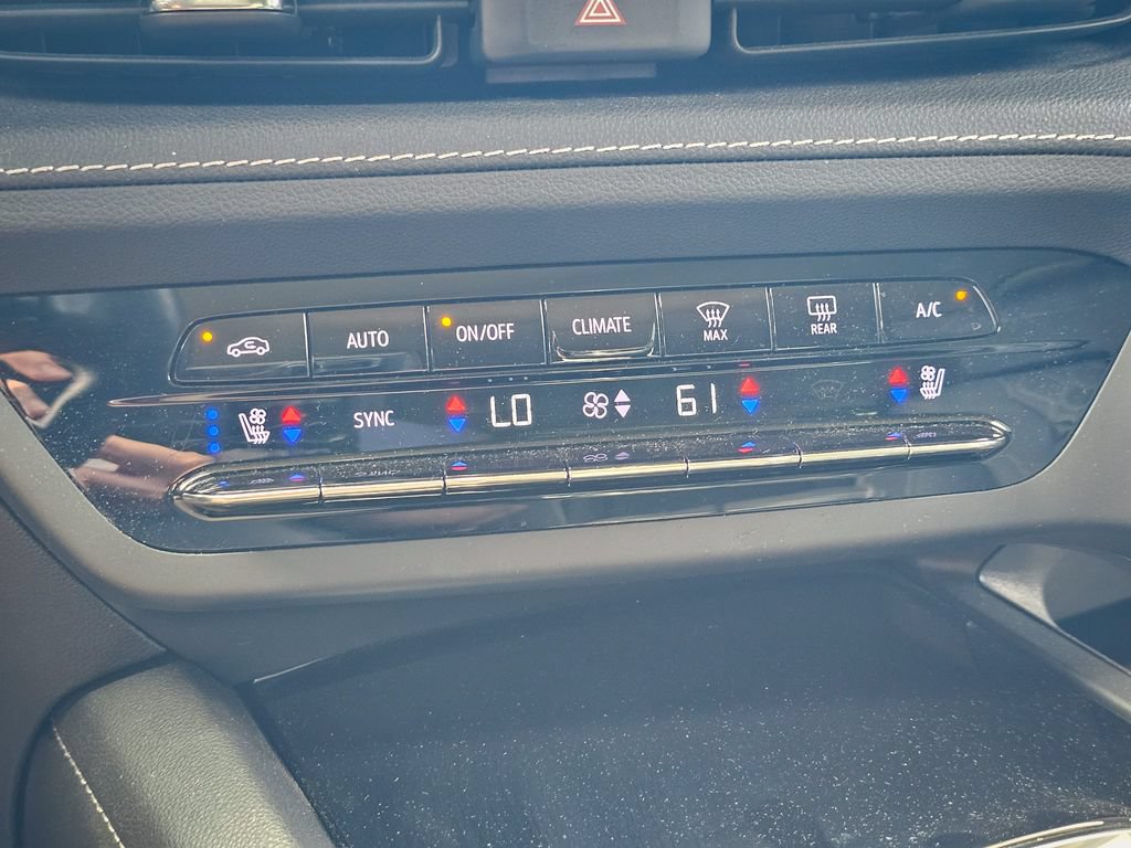 Used 2021 Buick Envision Avenir AWD/4WD image 29