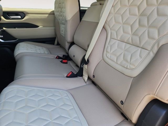 New 2025 Nissan Armada Platinum image 13