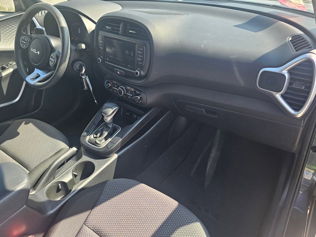 Used 2023 Kia Soul LX FWD image 7