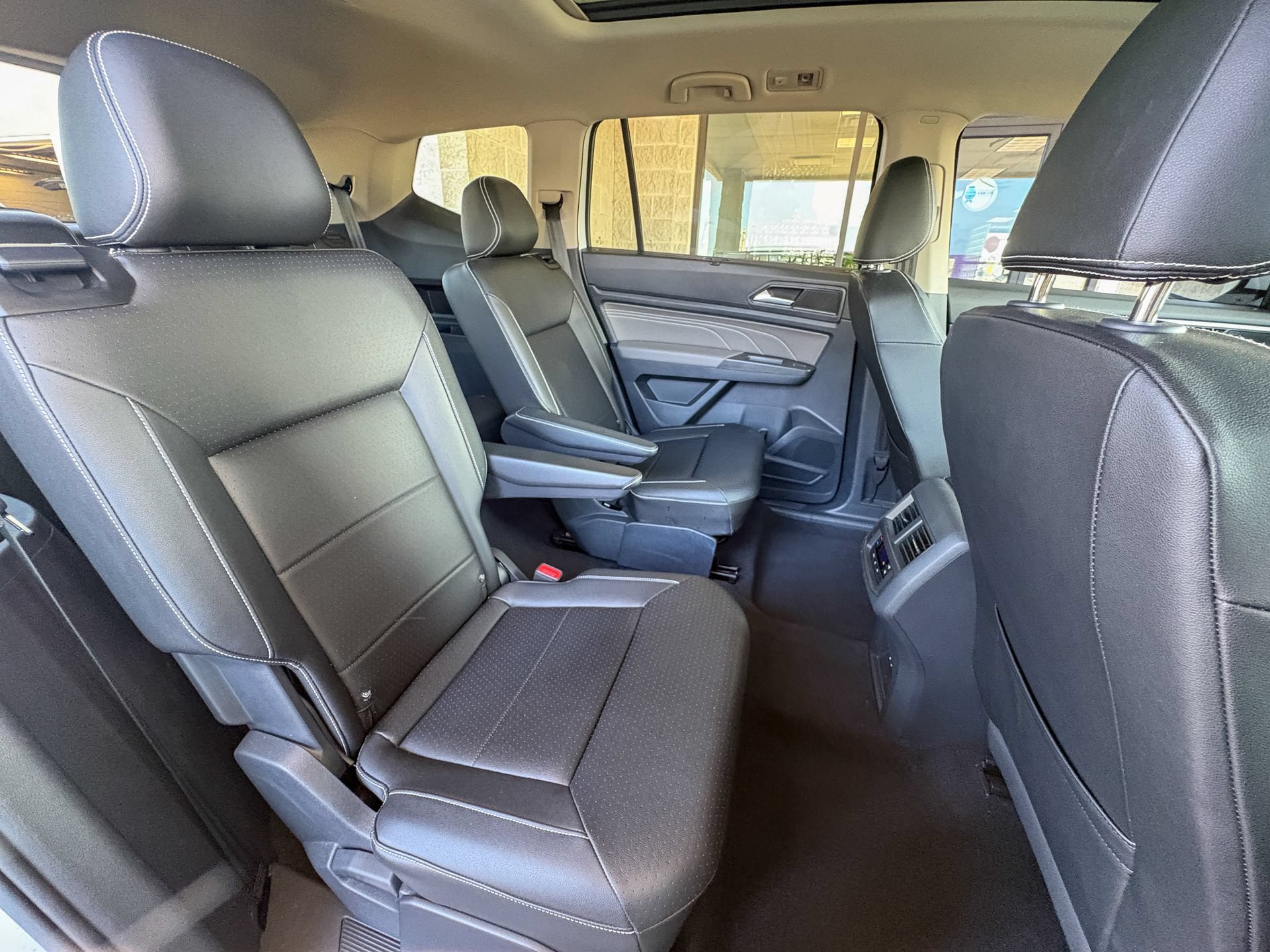 Used 2023 Volkswagen Atlas SE w/ Panoramic Sunroof Package FWD image 29