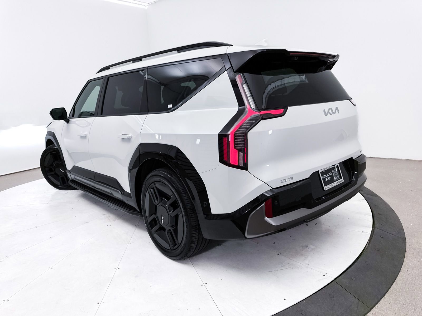 Used 2024 Kia EV9 GT-Line image 2