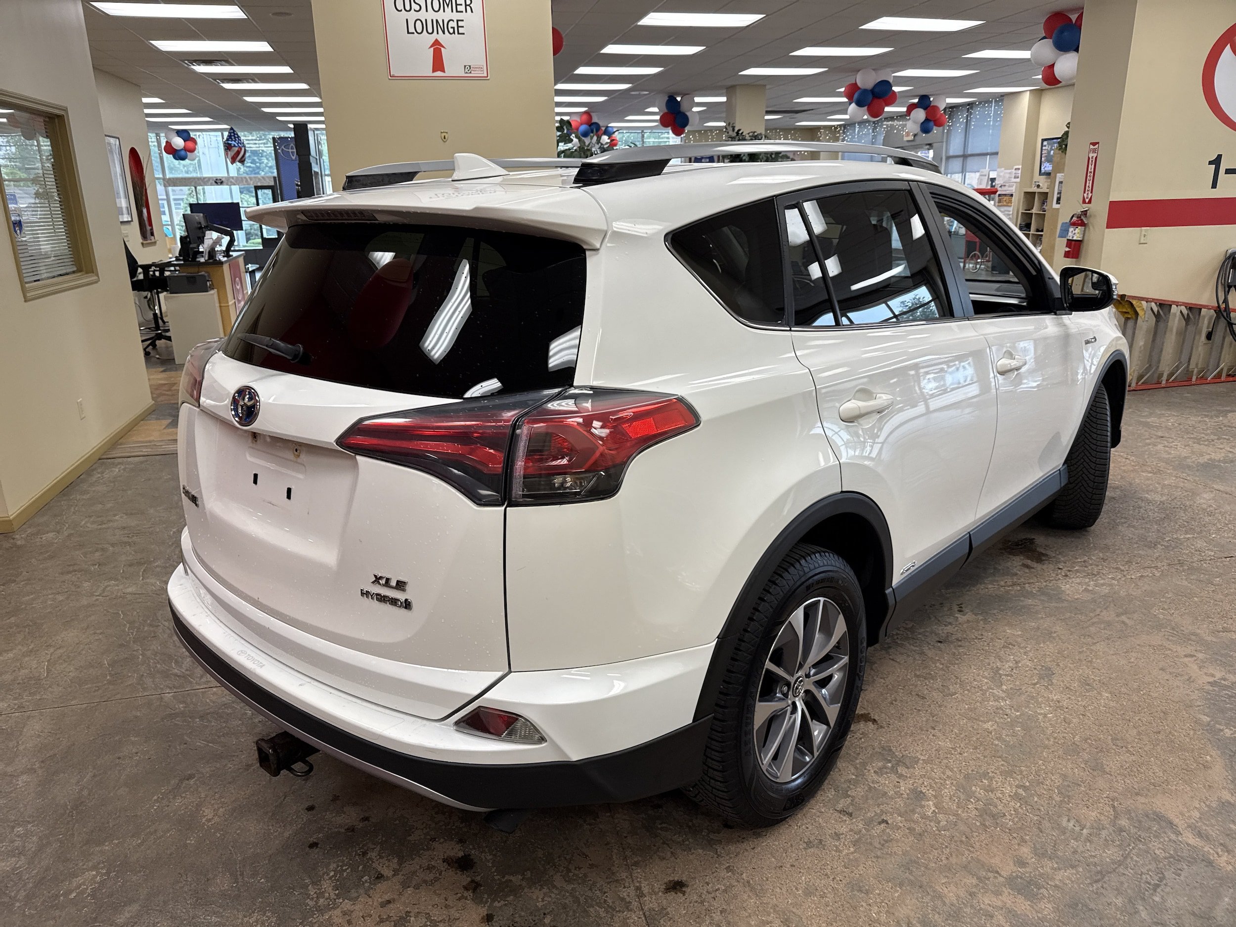 Used 2018 Toyota RAV4 XLE AWD/4WD image 11