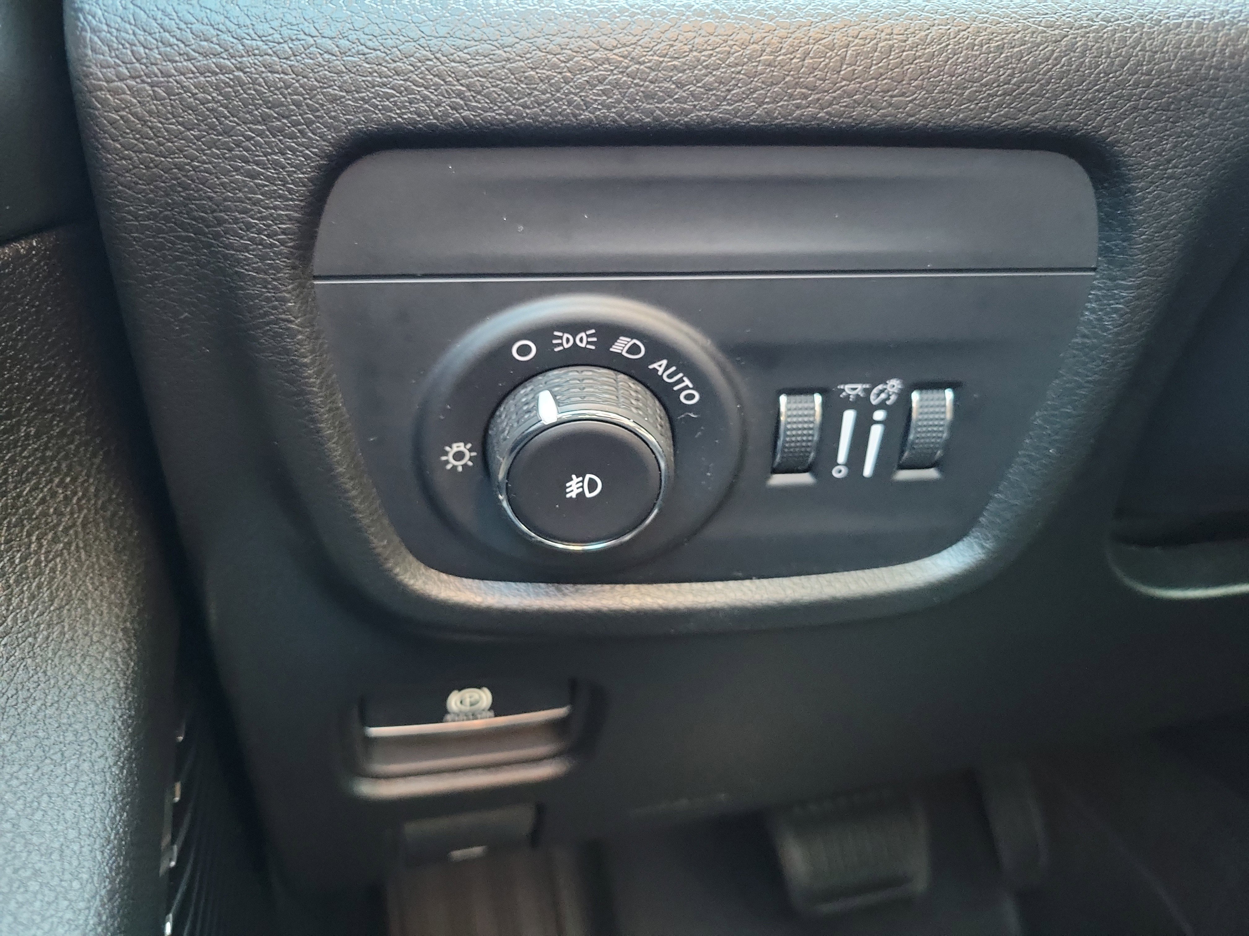 Used 2023 Jeep Grand Cherokee Overland w/ Adv Protech Group III image 28