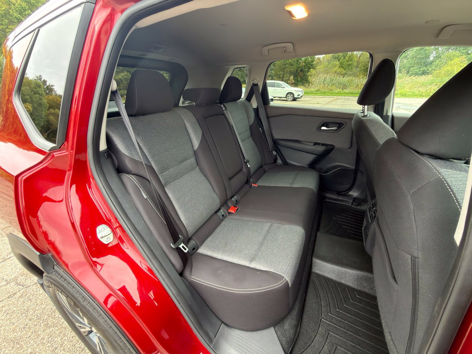 Used 2023 Nissan Rogue SV AWD/4WD image 34