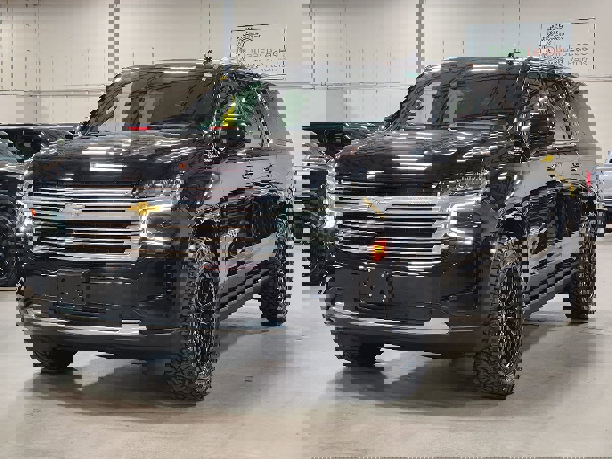 Used 2023 Chevrolet Suburban High Country image 4