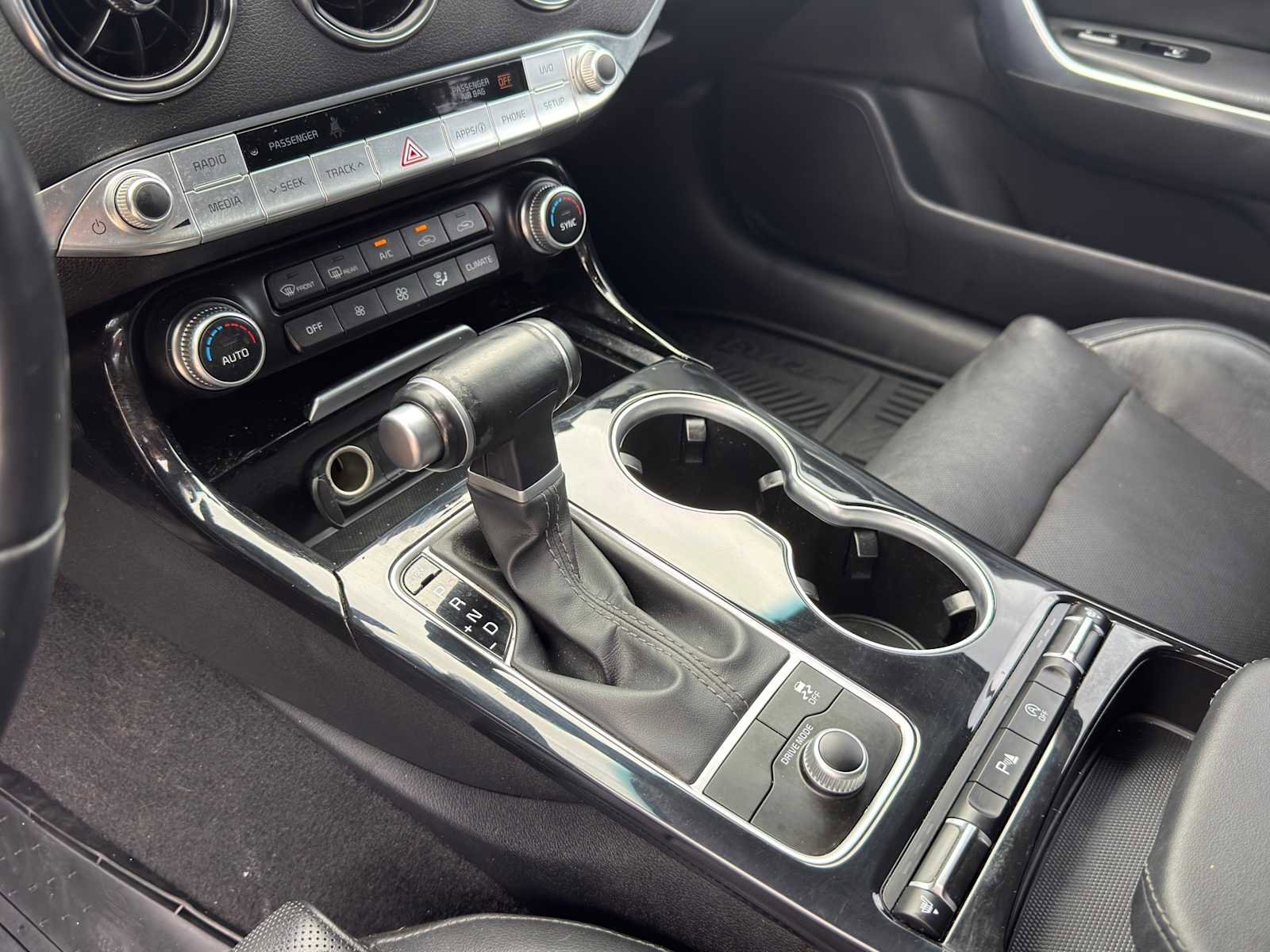 Used 2019 Kia Stinger RWD image 11
