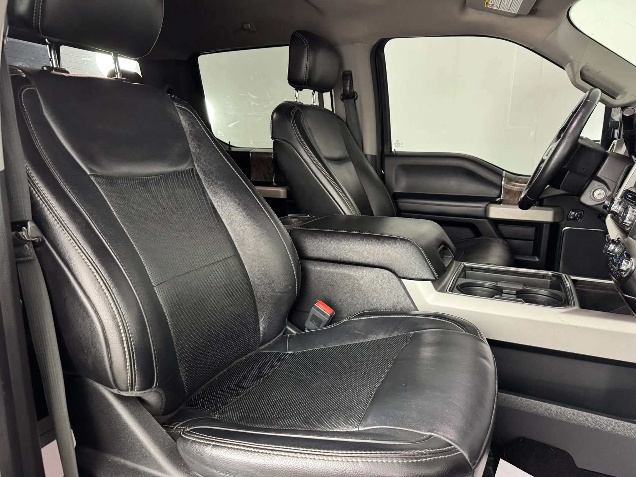 Used 2019 Ford F350 Lariat w/ Chrome Package AWD/4WD image 32