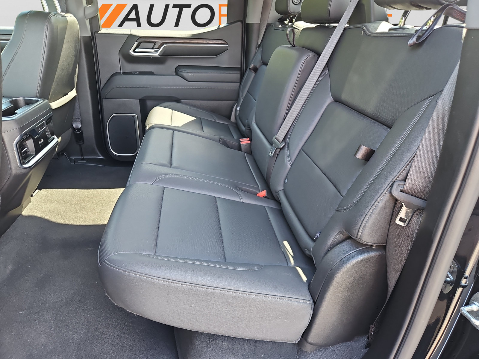 Used 2023 GMC Sierra 1500 SLT w/ SLT Premium Package AWD/4WD image 14