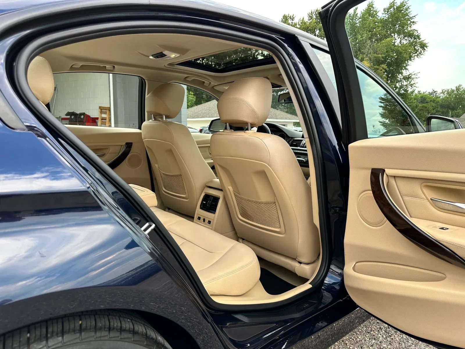 Used 2015 BMW 328i xDrive Sedan AWD/4WD image 19