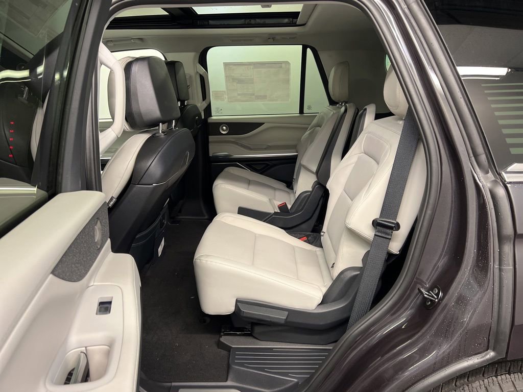 New 2026 Lincoln Navigator Reserve AWD/4WD image 24
