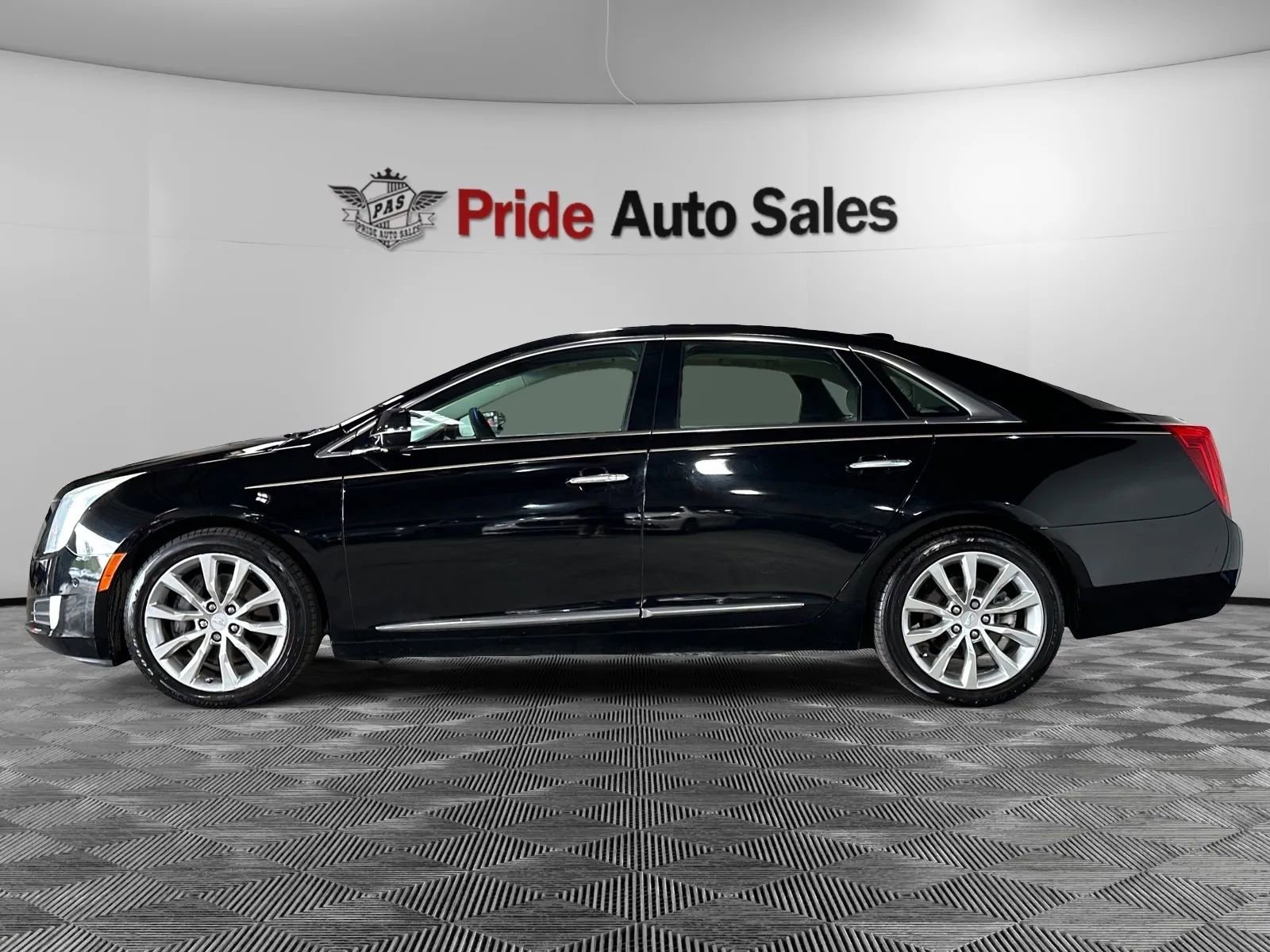 Used 2016 Cadillac XTS Luxury w/ Driver Awareness Package image 4
