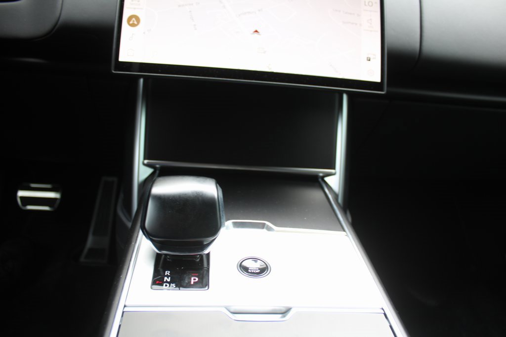 New 2025 Land Rover Range Rover SV image 39