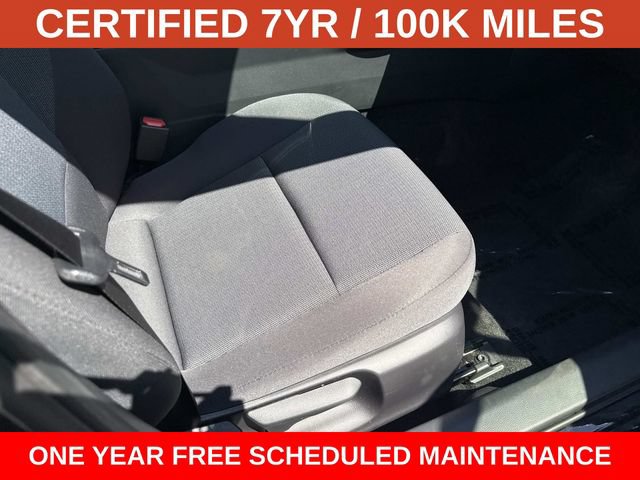 Used 2025 Toyota Prius LE FWD image 10