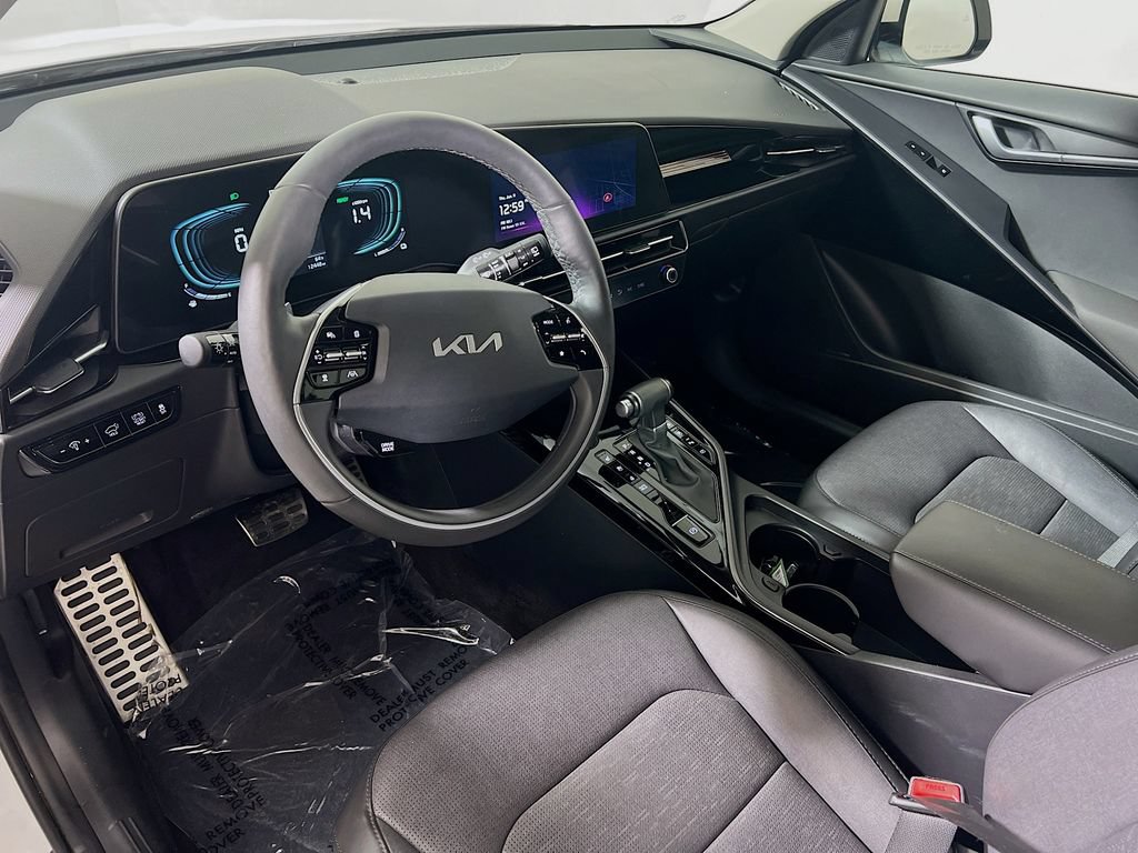 Used 2023 Kia Niro SX Touring FWD image 9