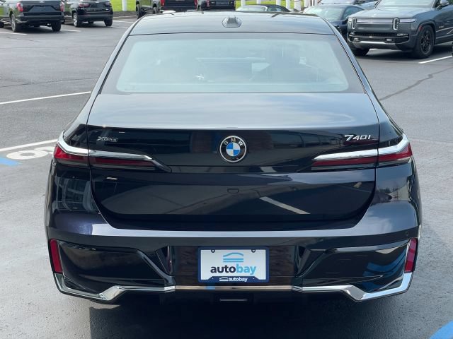 Used 2025 BMW 740i xDrive AWD/4WD image 13