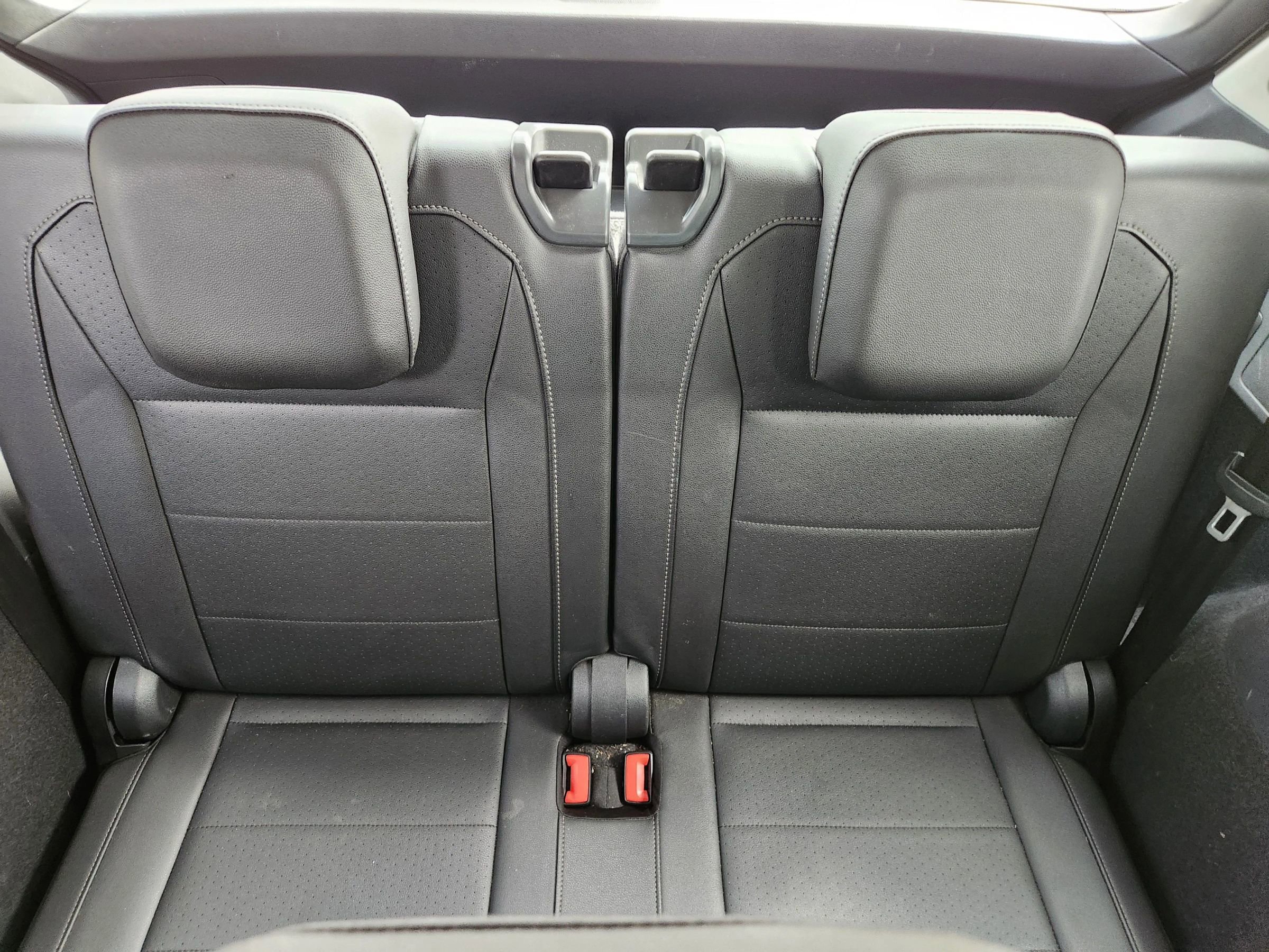Used 2020 Volkswagen Tiguan SE FWD image 17
