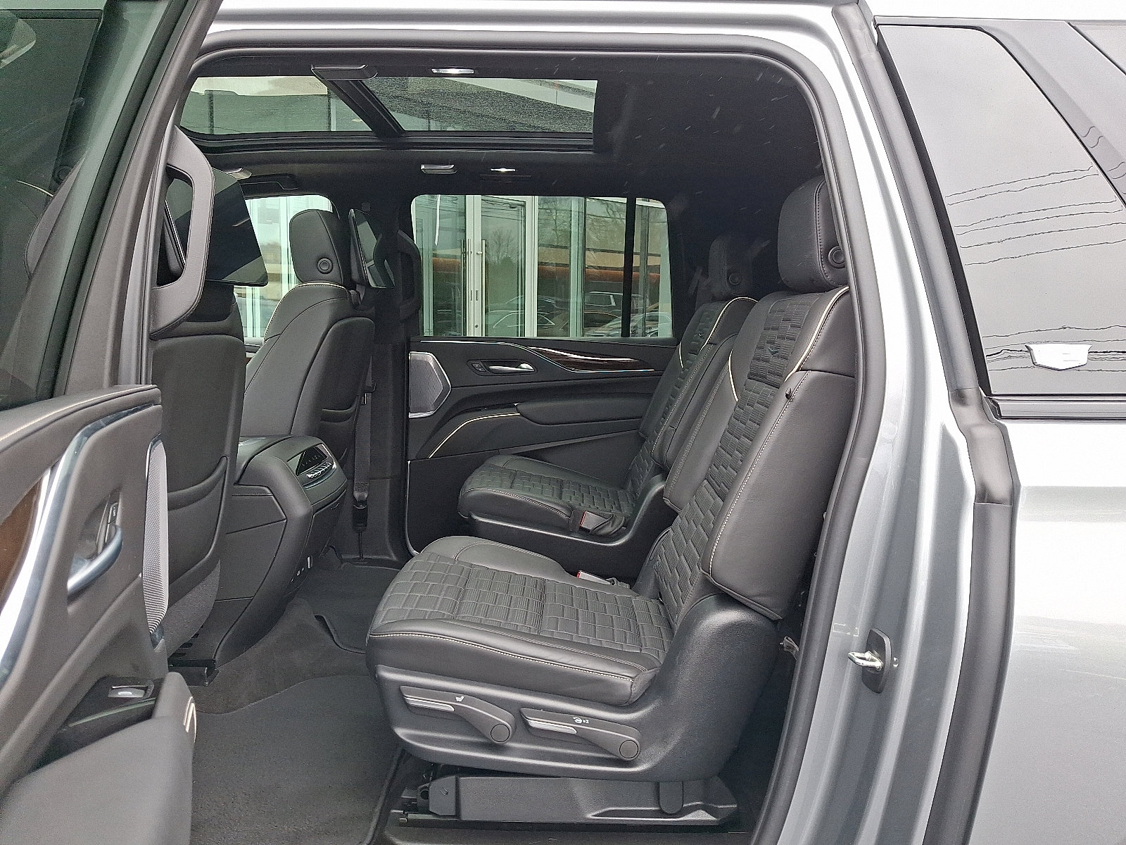 Used 2023 Cadillac Escalade ESV Sport Platinum w/ LPO, ONYX Package image 24