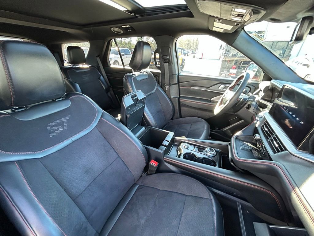 Used 2025 Ford Explorer ST AWD/4WD image 28