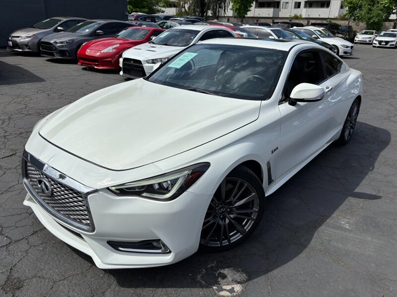 Used 2017 INFINITI Q60 Red Sport 400 RWD image 9