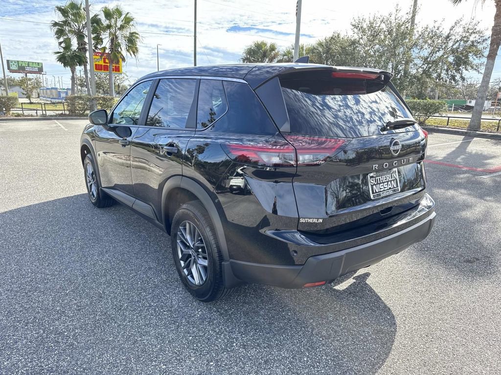 Used 2025 Nissan Rogue S image 6