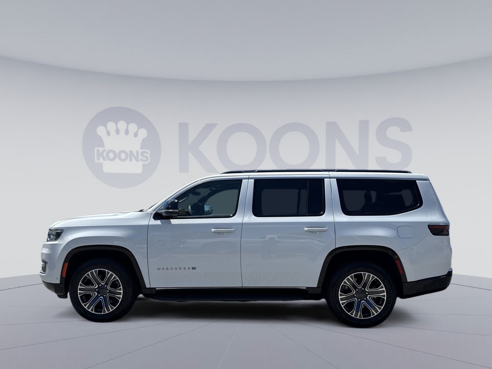 Used 2023 Jeep Wagoneer 4WD w/ Premium Group I image 2