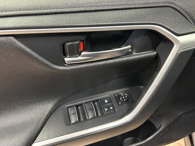 Used 2022 Toyota RAV4 XSE w/ Protection Package (TMS) AWD/4WD image 7