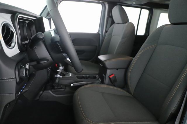 Used 2025 Jeep Wrangler Unlimited Sahara image 16