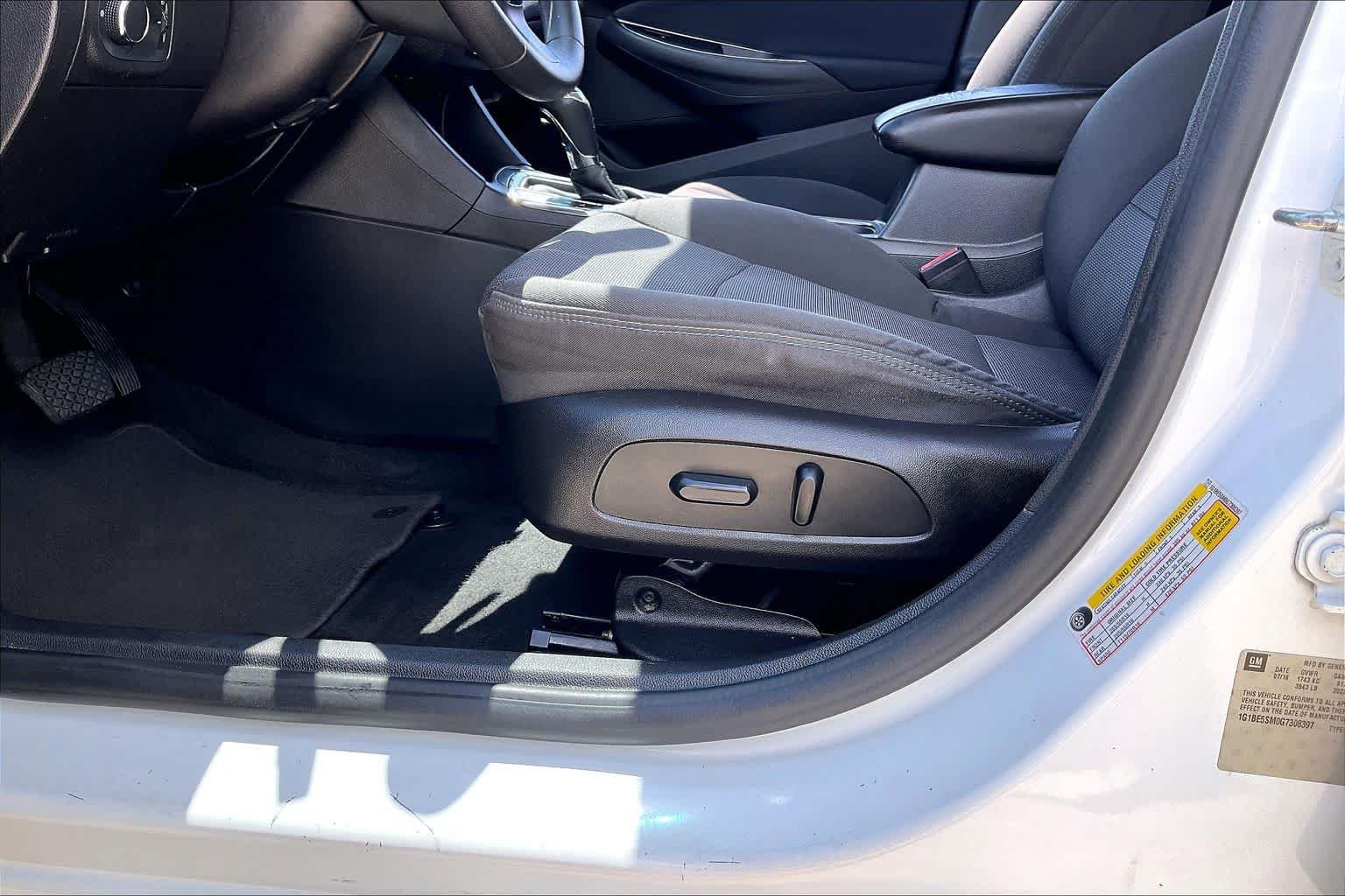 Used 2016 Chevrolet Cruze LT w/ Convenience Package FWD image 36