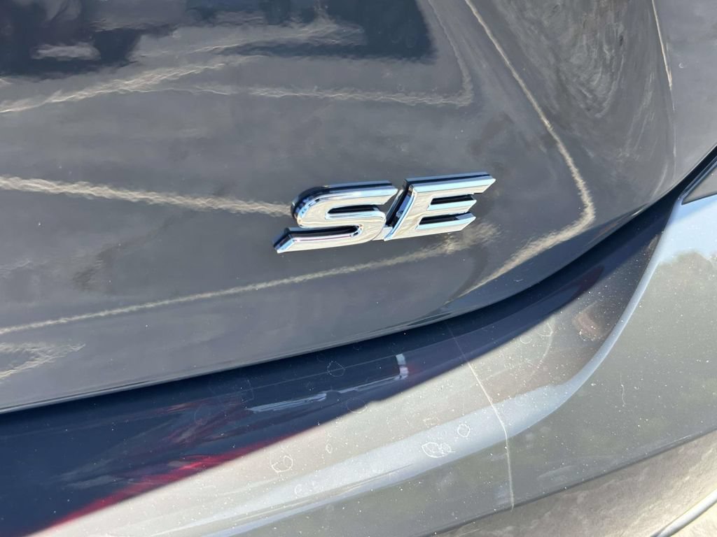 New 2026 Toyota Camry Hybrid FWD image 11