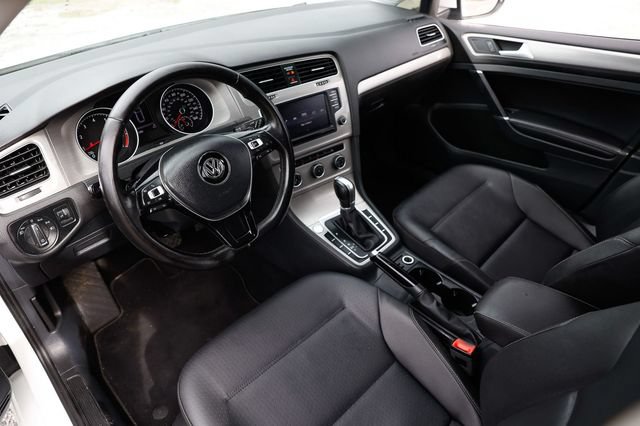 Used 2017 Volkswagen Golf SE FWD image 21