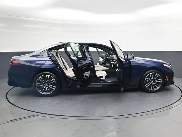 New 2027 BMW 550e xDrive AWD/4WD image 37