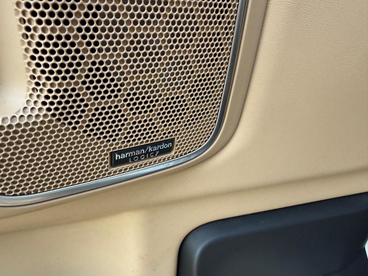 Used 2012 Land Rover Range Rover HSE image 12