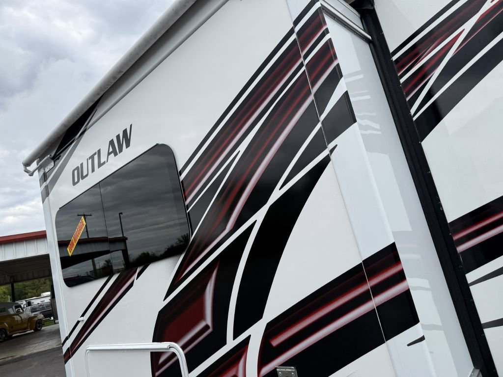 Used 2023 Ford E-450 and Econoline 450 Super Duty w/ Motorhome Prep Package image 28