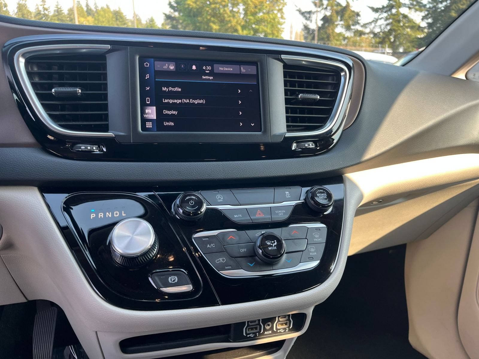 Used 2024 Chrysler Voyager LX FWD image 19