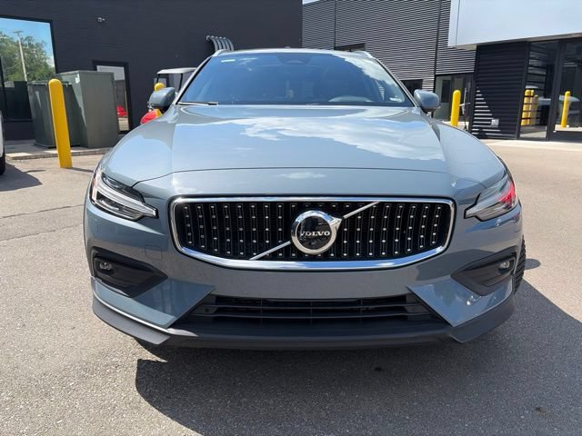 Used 2023 Volvo V60 B5 Cross Country Ultimate AWD/4WD image 6