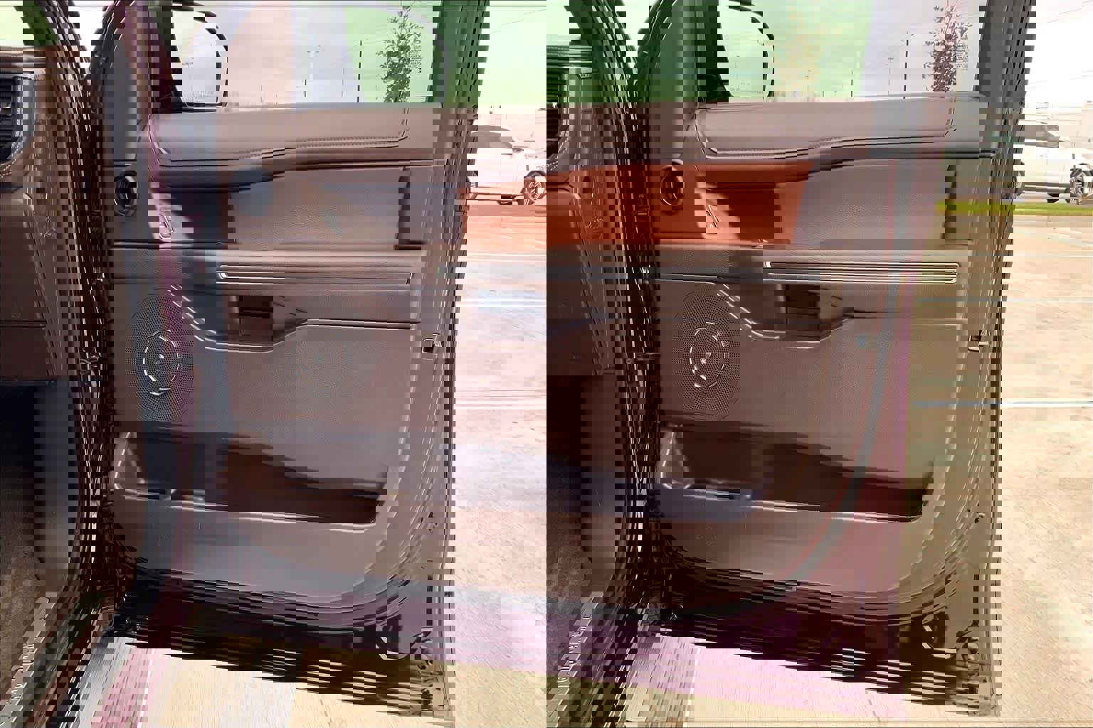 Used 2024 Ford Expedition King Ranch image 19