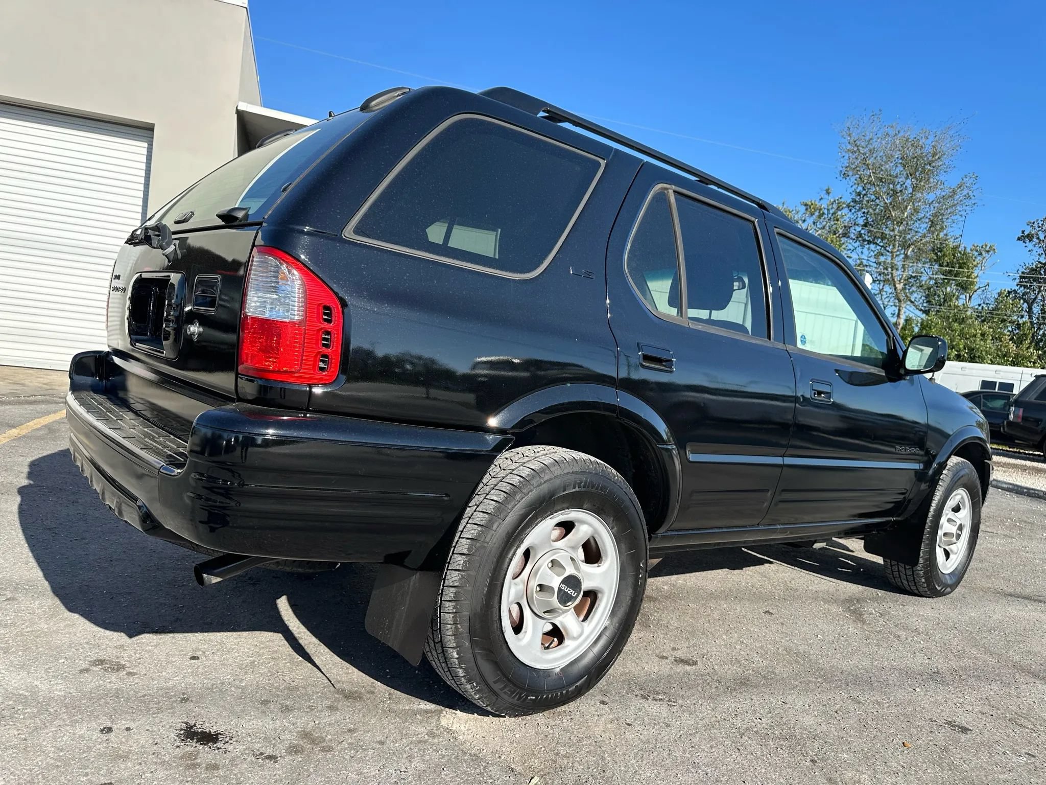 Used 2001 Isuzu Rodeo S RWD image 4