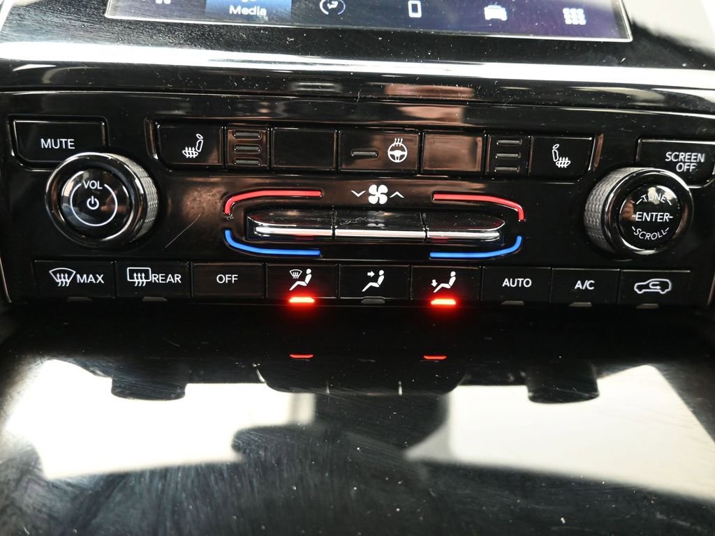 Used 2024 Jeep Grand Cherokee Altitude image 23