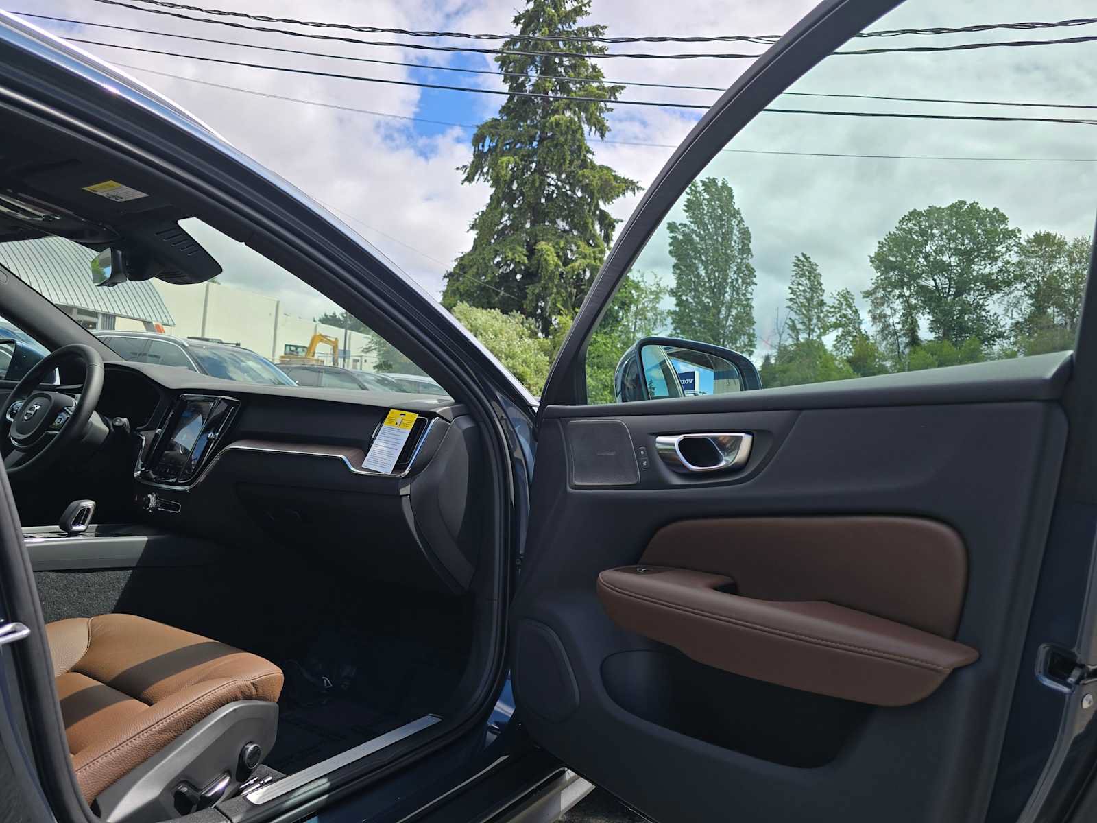 New 2026 Volvo V60 B5 Cross Country Plus w/ Protection Package Premier AWD/4WD image 11