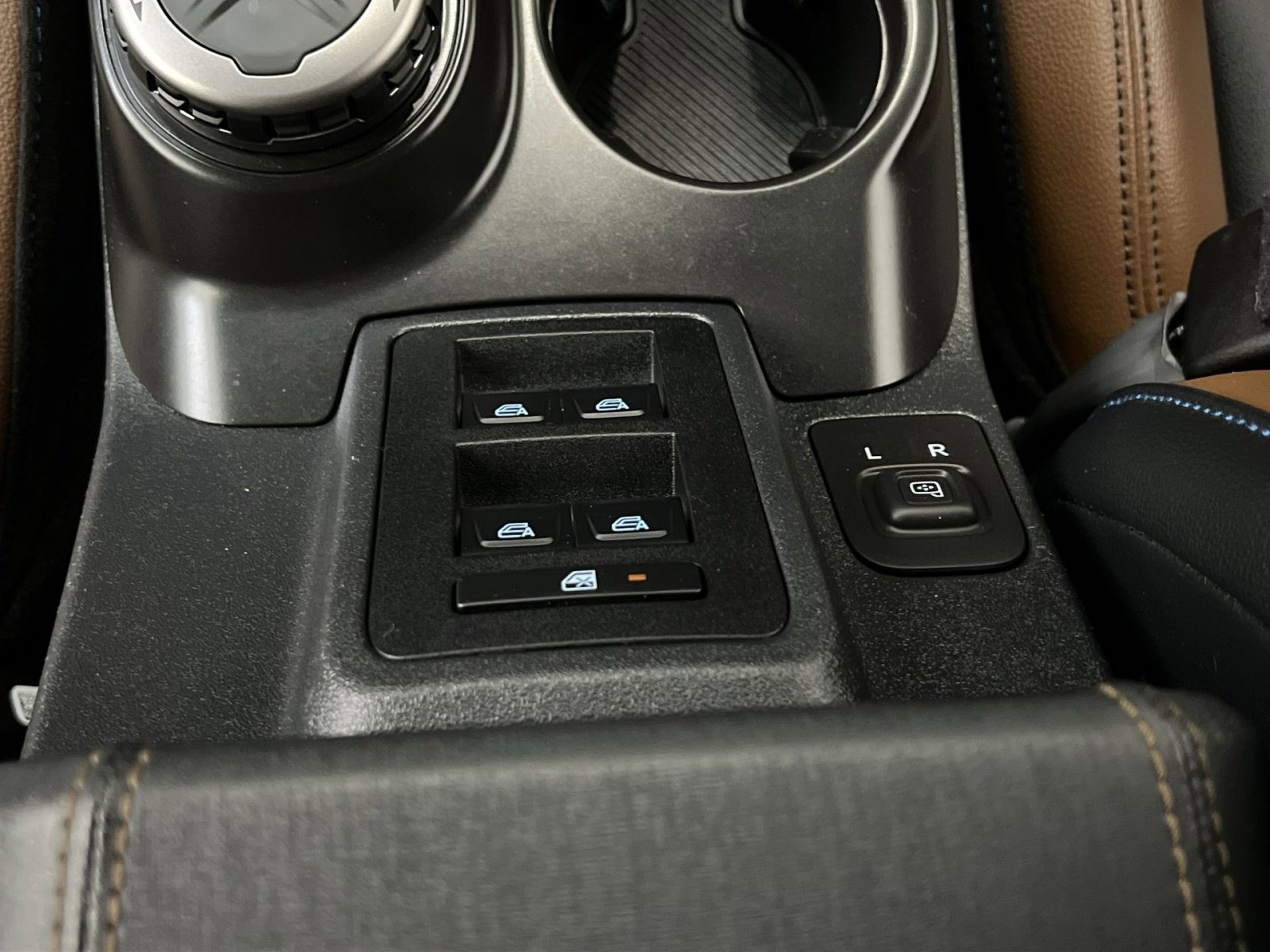 Used 2024 Ford Bronco Outer Banks image 32