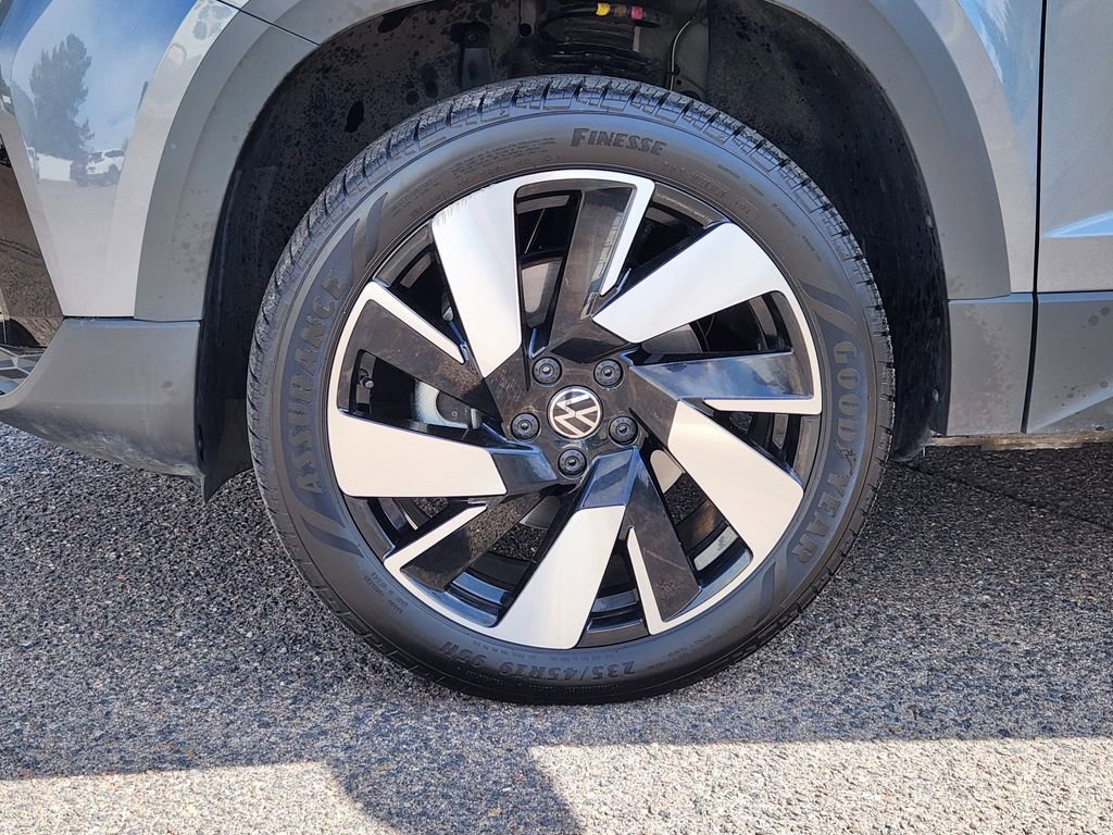 Certified 2023 Volkswagen Taos SEL AWD/4WD image 9