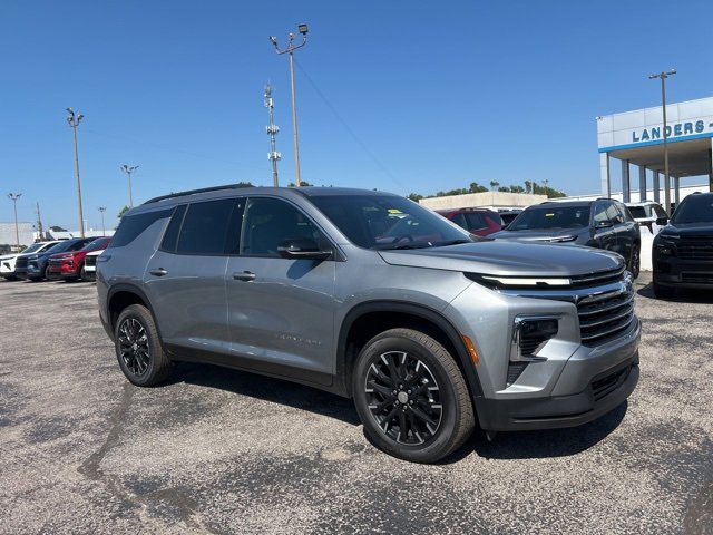 New 2026 Chevrolet Traverse LT w/ Sun and Wheel Package
