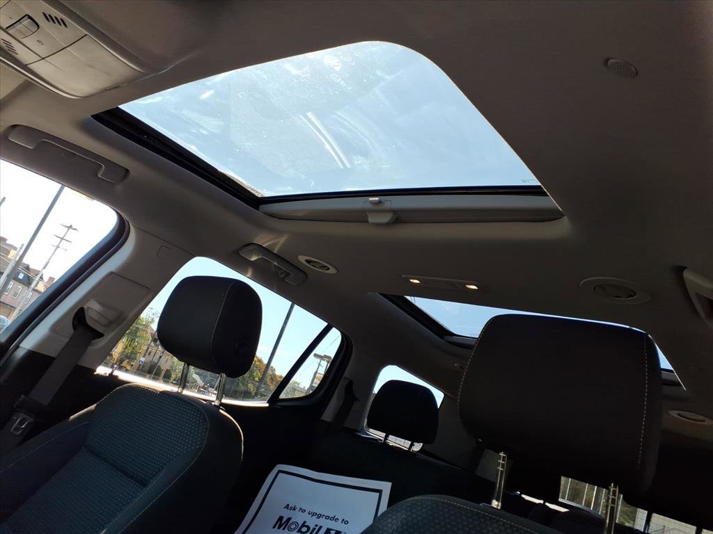 Used 2023 GMC Acadia SLE w/ Driver Convenience Package image 13