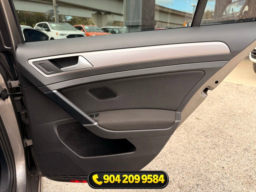 Used 2016 Volkswagen e-Golf SE FWD image 30