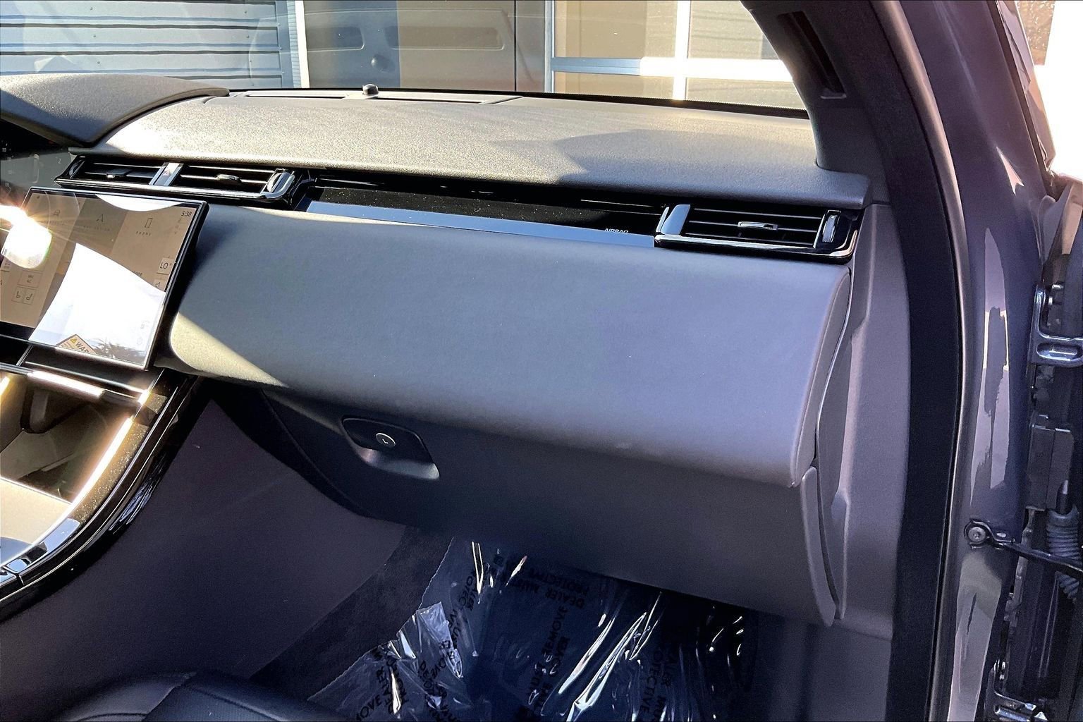 Used 2026 Land Rover Range Rover Velar S AWD/4WD image 16