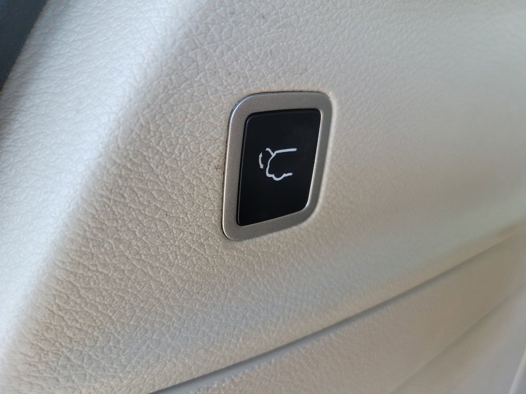 Used 2024 Chrysler Pacifica Select image 23