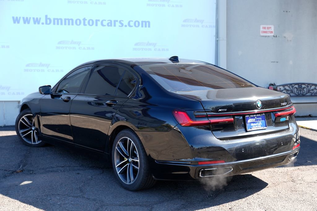 Used 2020 BMW 750i xDrive w/ Cold Weather Package image 4