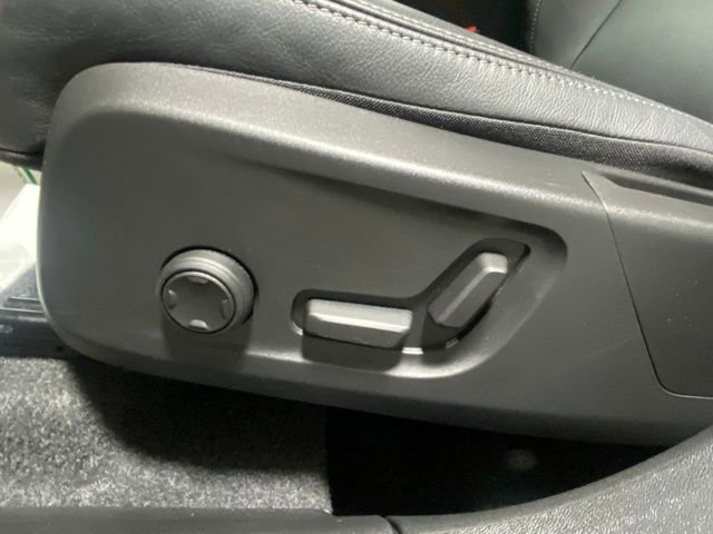 Used 2025 Volvo XC40 B5 Core AWD/4WD image 12